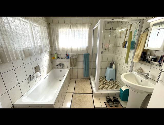 3 BEDROOM HOUSE FOR SALE IN LYTTELTON MANOR